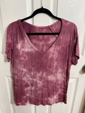 American Eagle Outfitters Mauve Tie-Dye V-Neck Short Sleeve Tee